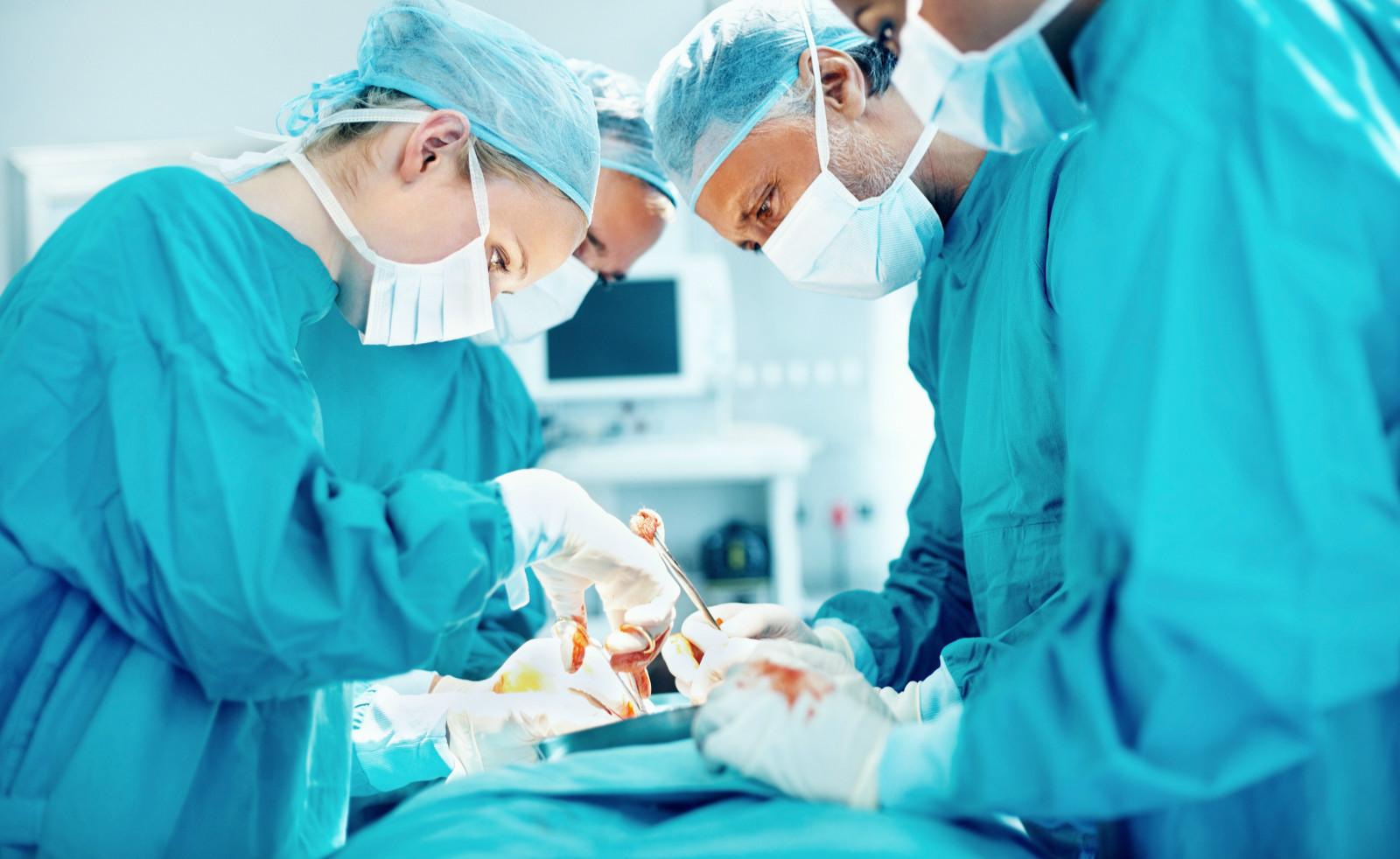 右眼局部视网膜劈裂要治疗吗,最近治疗视网膜劈裂的病例