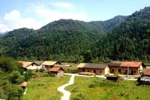 太白山徒步穿越4天3晚路线：登秦岭极顶，一日历四季十里不同天