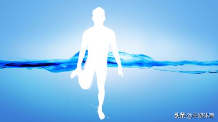 蛙泳腿收翻脚容易露出水面,中游体育蛙泳怎么收腿