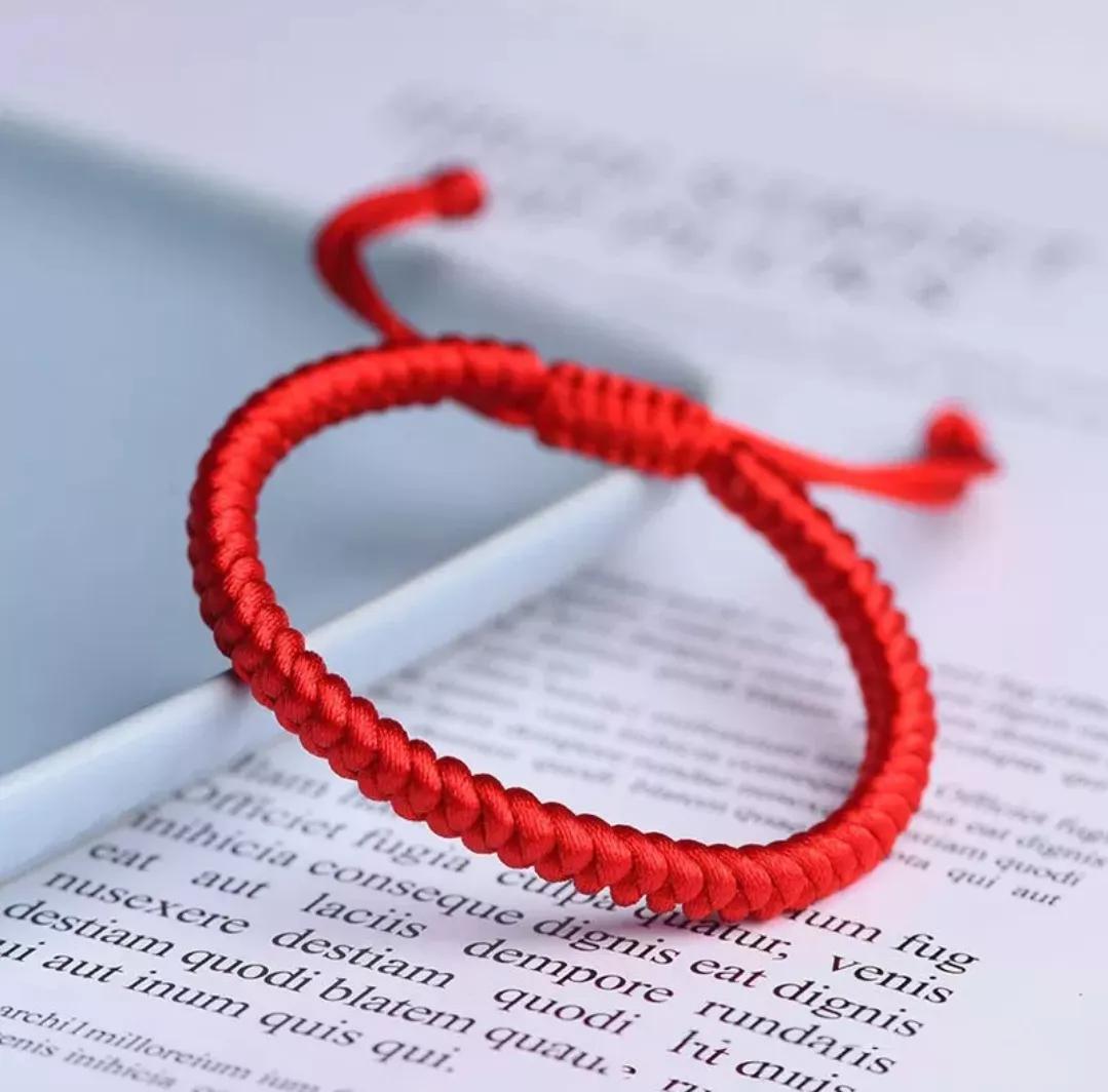 为什么红色能辟邪本命年穿红色,本命年不能穿红可以戴什么首饰