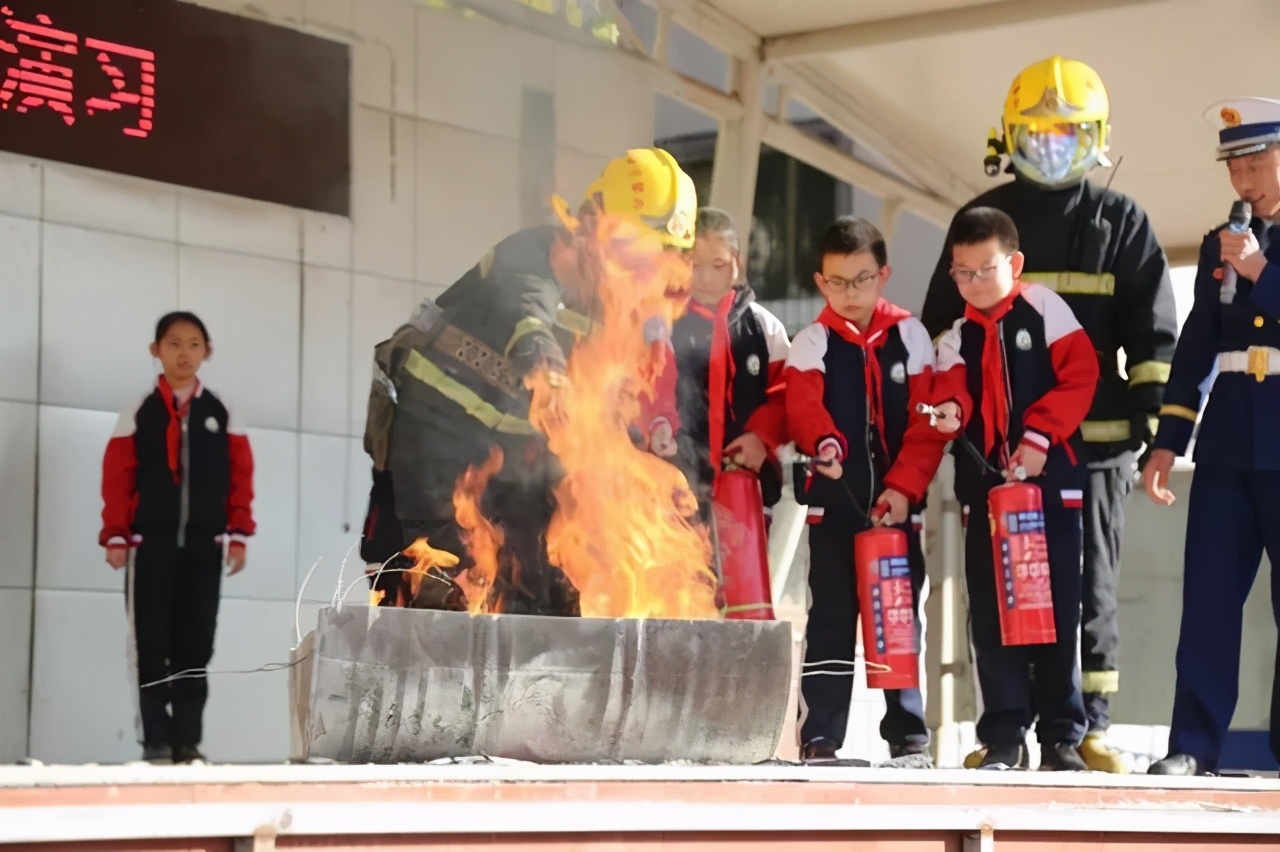 消防日——包钢实验二小开展“11.9全国消防宣传日”系列活动