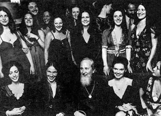 逼迫少女当*奴性**、性侵儿媳、害死亲儿子！他说这是“神的旨意”