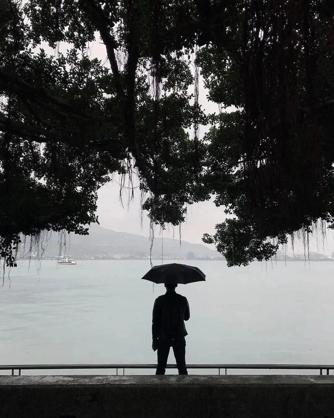 拍照姿势大全男生对镜子超清,男生在花海怎么拍照姿势好看