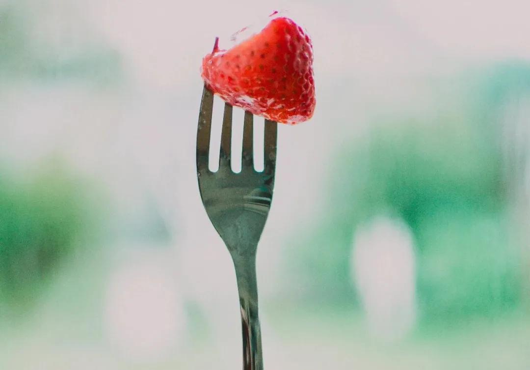 喝酒可以帮助提高睡眠质量,晚上喝酒前吃什么能让睡眠好