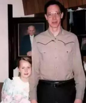 拥有79名妻子、60名子女，性侵亲生女儿......这个男人活在自己的“天堂”里，却是别人的地狱