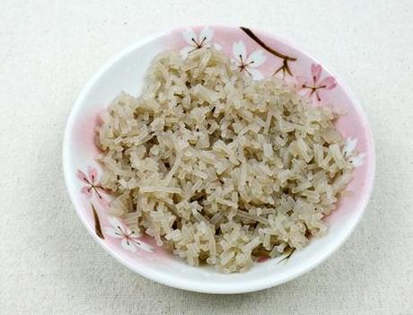 烙韭菜盒子怎么保证韭菜翠绿,烙韭菜盒子不开裂的方法