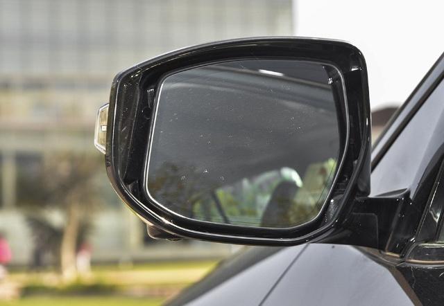 最省心的日系豪车，配12个博世音响售价才22万，终身不进修理厂