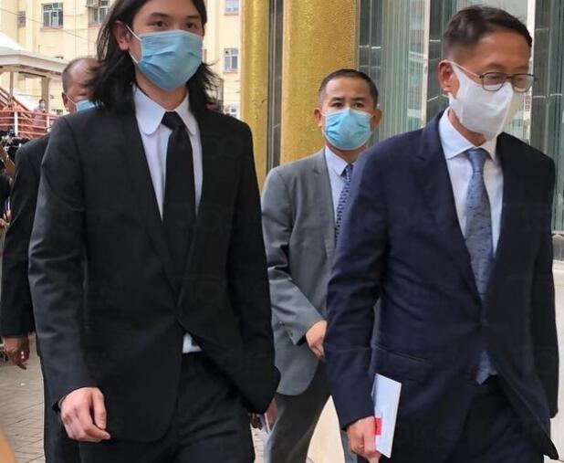 何超琼左右脸法令纹不对称吗,赌王女儿何超琼央视面对面专访