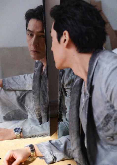 胡歌帅到炸裂,胡歌最新写真再显文艺气息