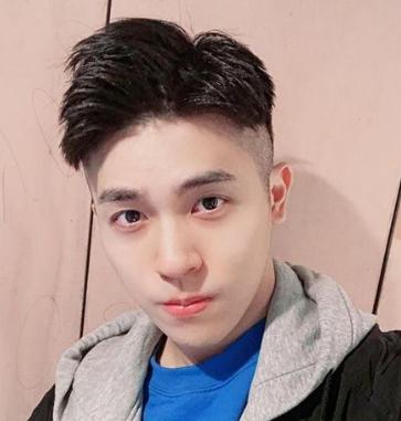 2020最火短发男寸头两边铲烫发,男生夏季发型两边铲刘海