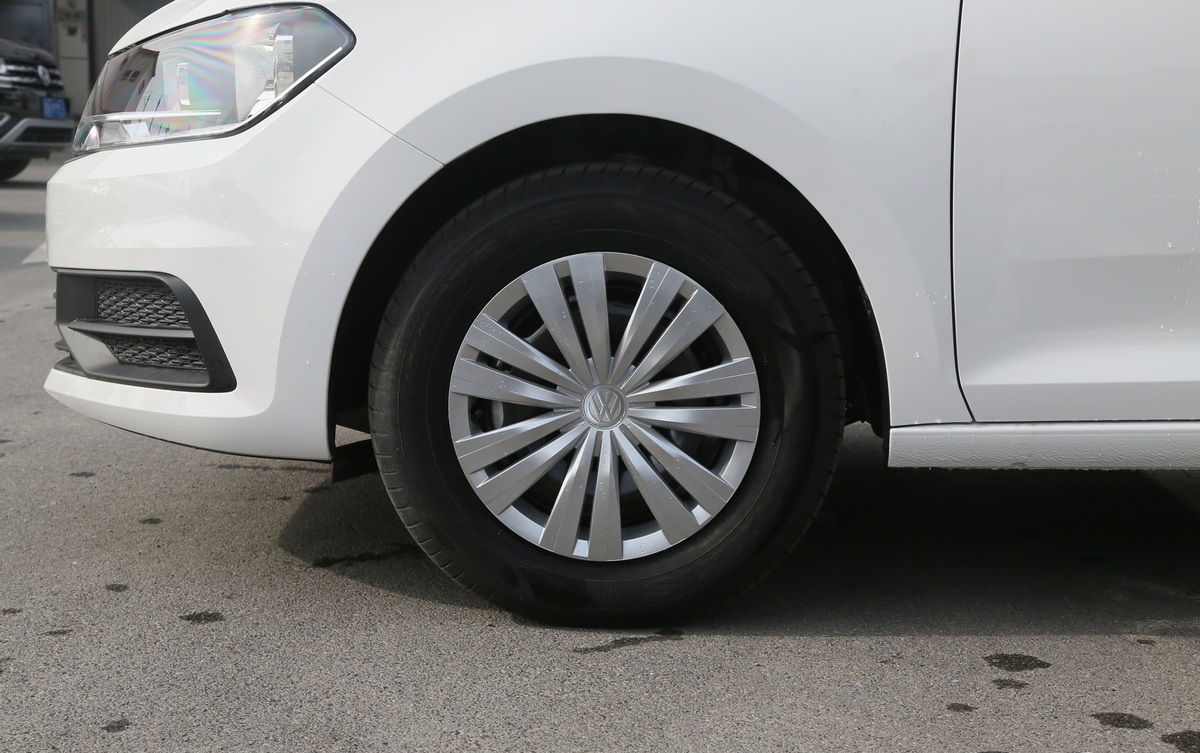 新款桑塔纳两三万公里得多少钱,皮实省油耐造的家轿桑塔纳