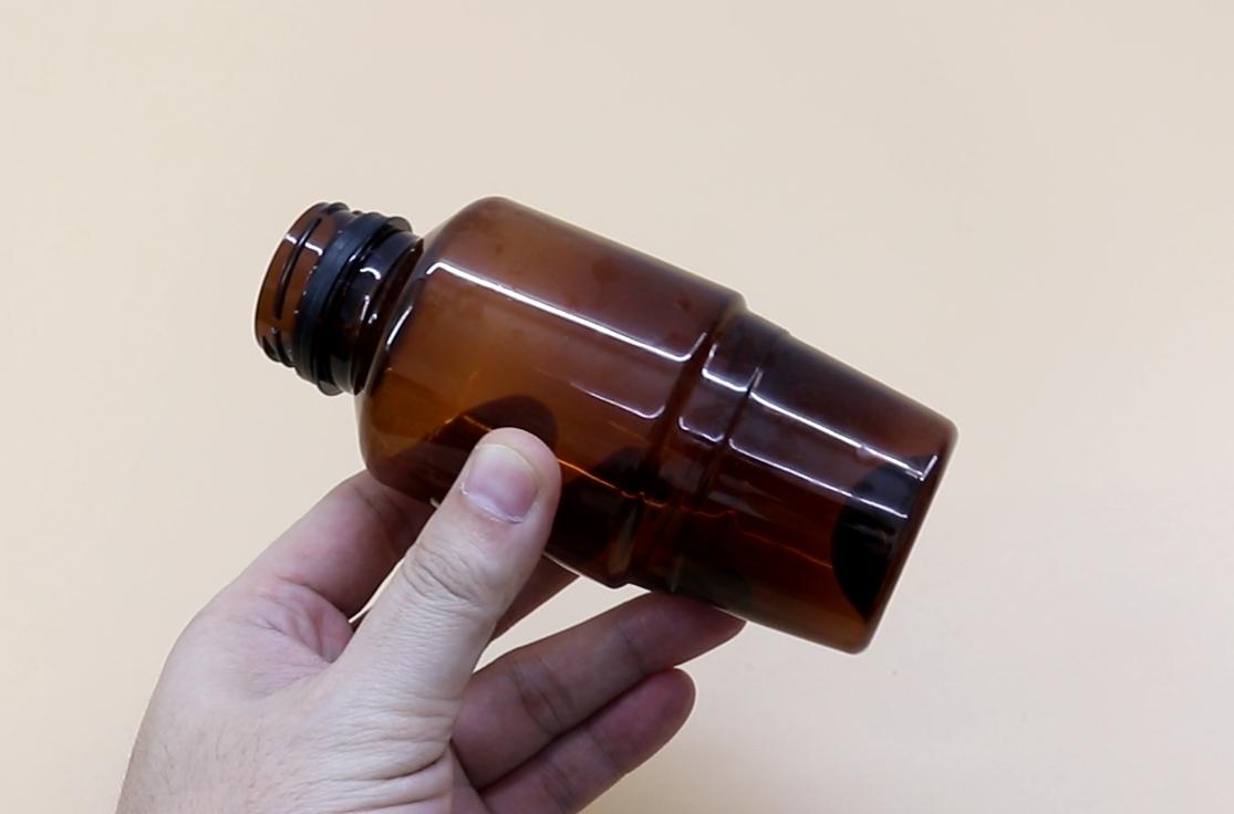 用塑料瓶做厨房收纳东西的用具,生活实用小妙招剪塑料瓶视频