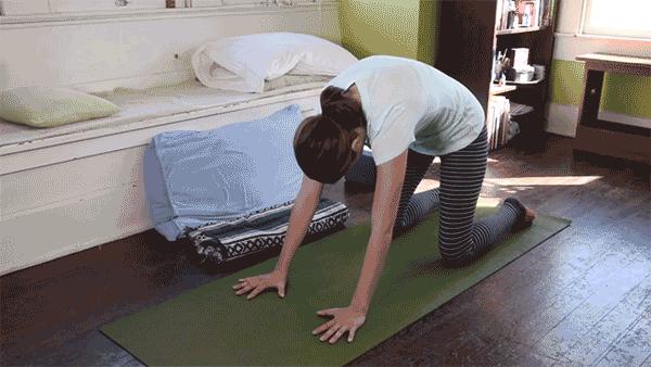 大姨妈来了做什么瑜伽动作最好,大姨妈来了缓解疼痛瑜伽动作