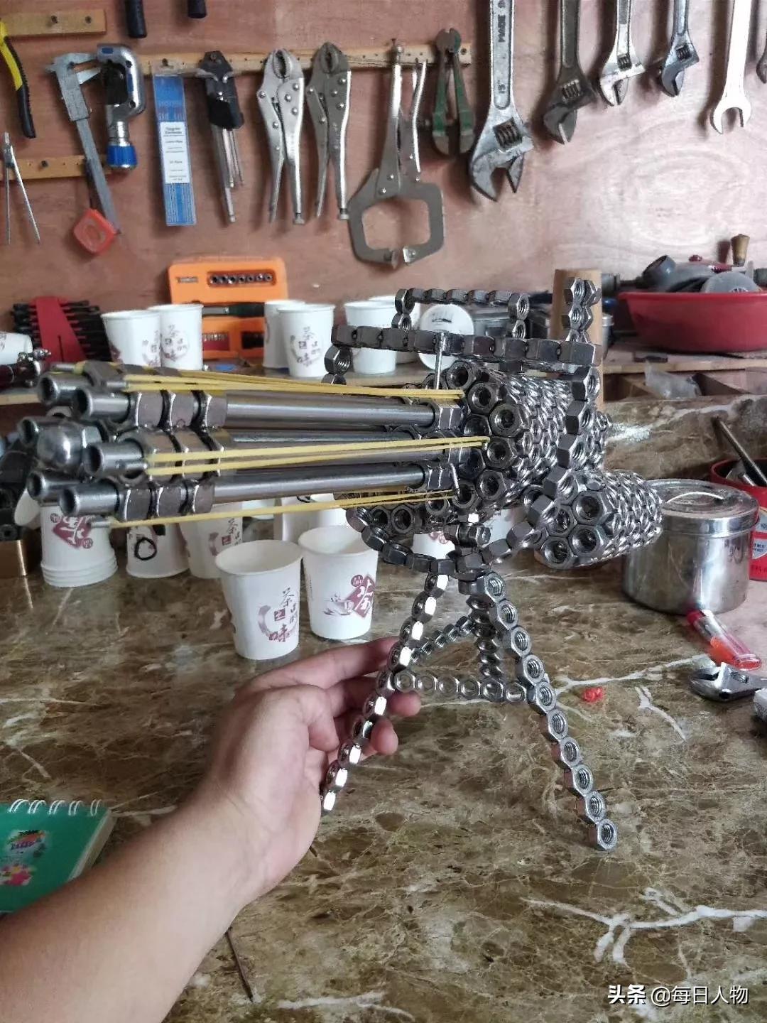 网红发明家手工耿，100件无厘头发明背后，是真实生活的心酸