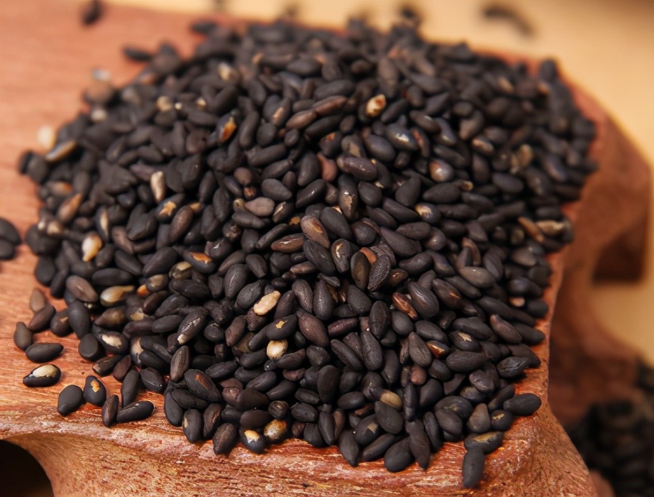 家庭黑芝麻丸的做法,九蒸九晒黑芝麻丸冬天能做吗