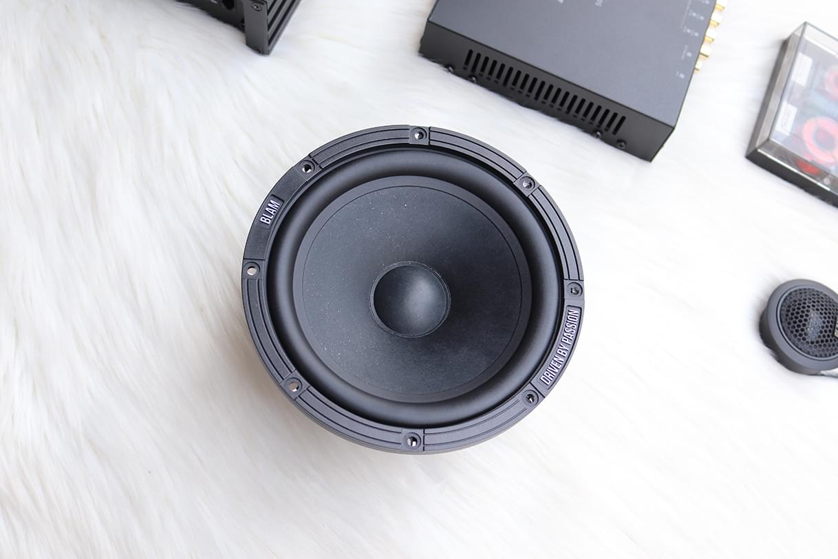 深圳汽车音响专业改装哪里好？看完别克君威音响改装你就知道了