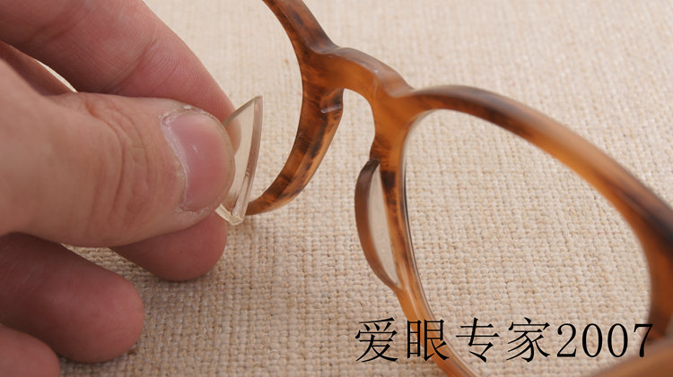 眼镜坏了用哪种胶才能粘好,眼镜坏了可以用啥胶粘