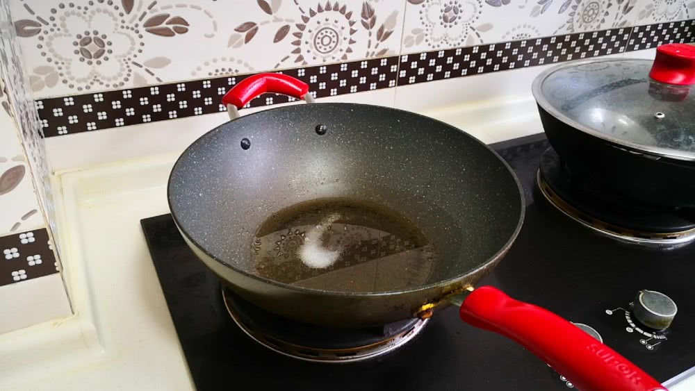 炖鱼去腥只需三种调料,炖鱼去腥的方法