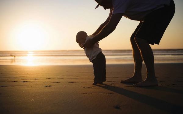 孩子学步最佳年龄,孩子x型腿怎么训练矫正