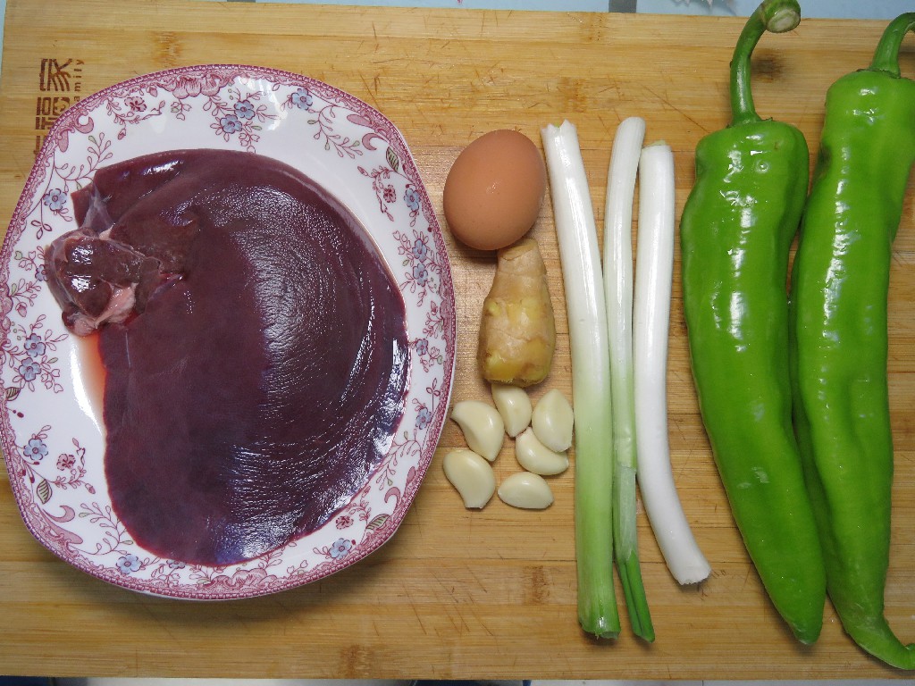 青椒猪肝要加酱油吗,青椒猪肝要不要过一下水