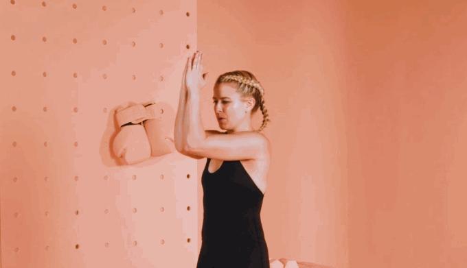 10个强壮胸部和背部的锻炼动作,如何锻炼肩部和胸部肌肉