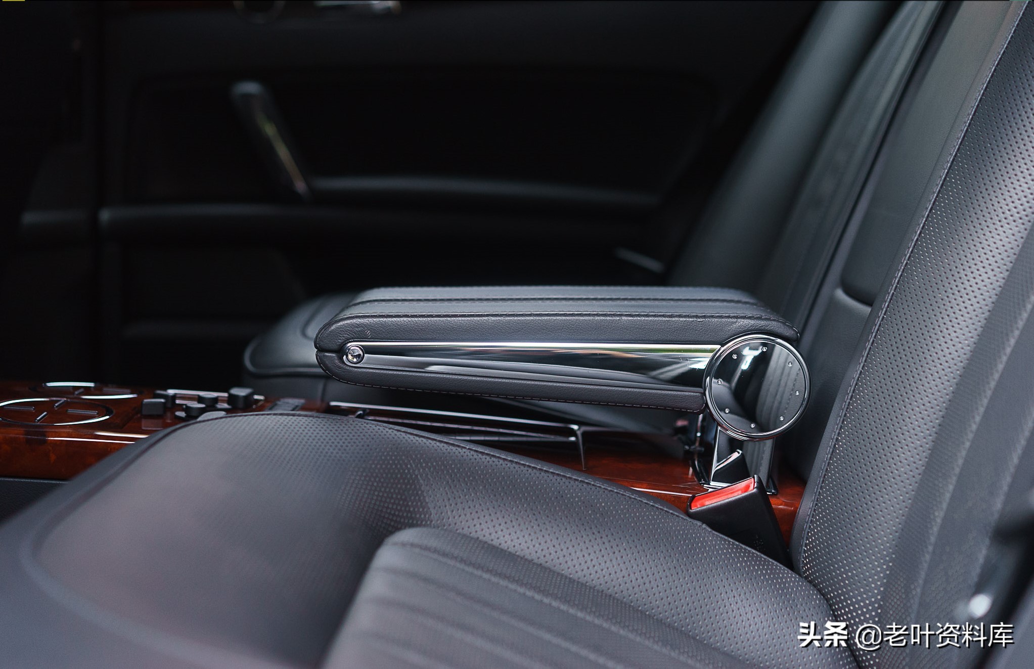 最低调的豪华汽车辉腾短片,2022年最低调的豪车