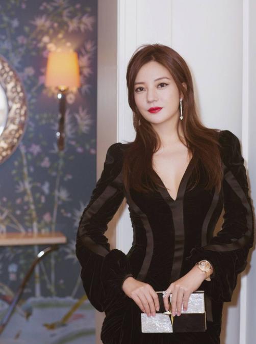 阔面型脸的女生,大方脸女孩适合什么风格