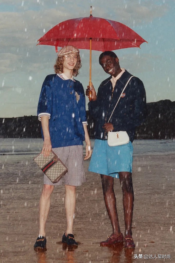 别再穿卫衣了今春这么穿才时髦,杨幂赵露思同款袄