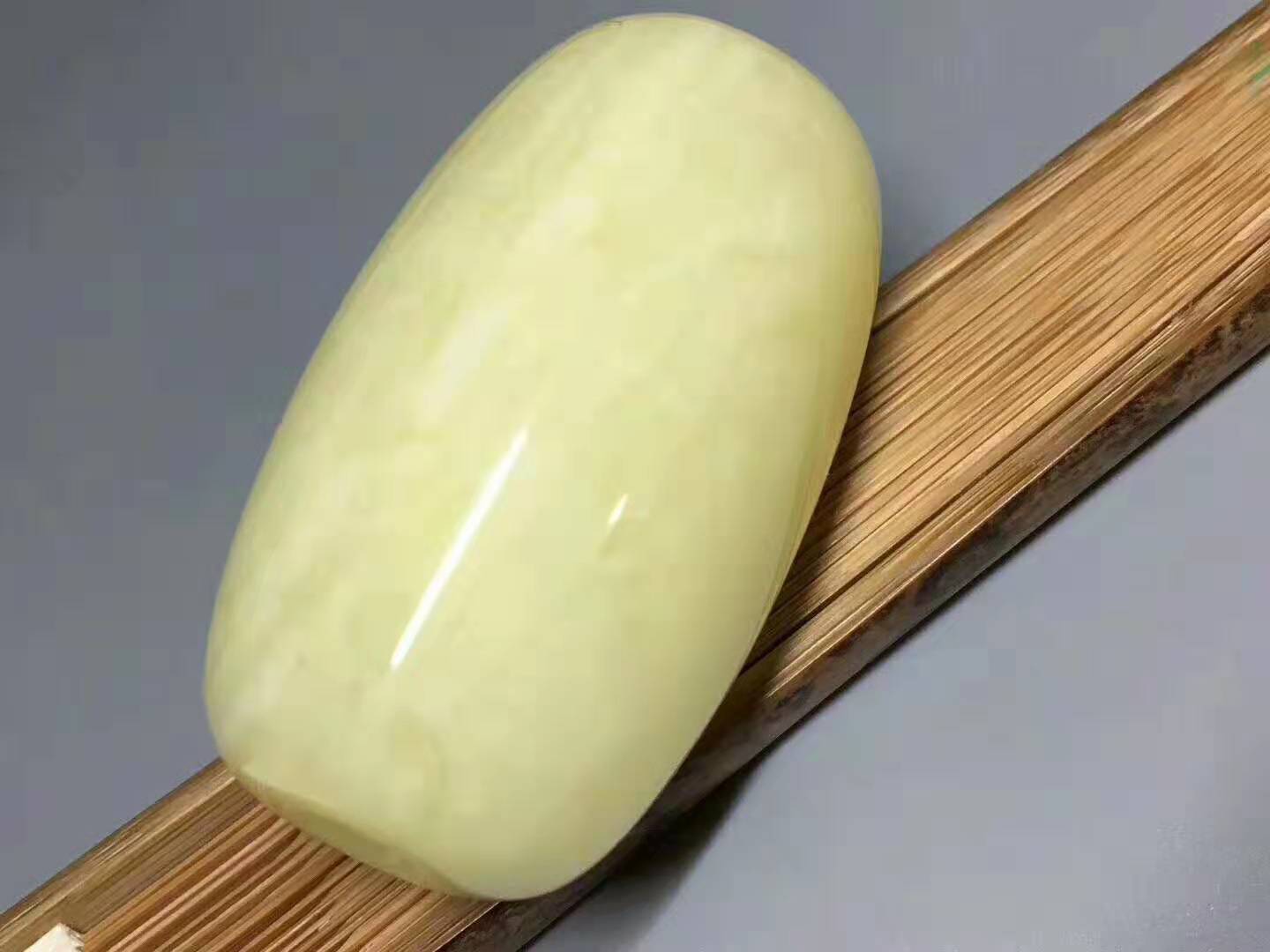 市面上的蜜蜡原石怎么辨别真假,琥珀蜜蜡怎么鉴定真假图片视频