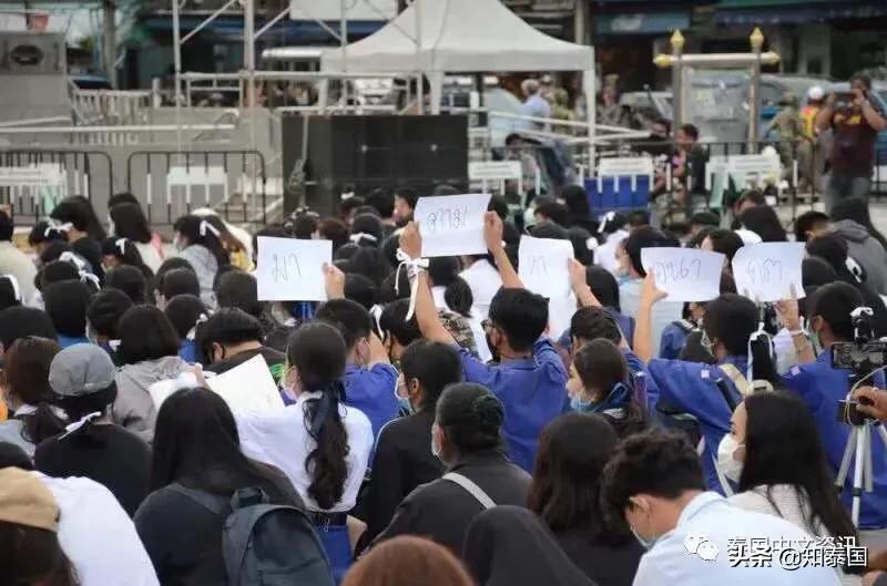泰国*威示**者为了“毁灭独裁”，竟开始用上巫术了……