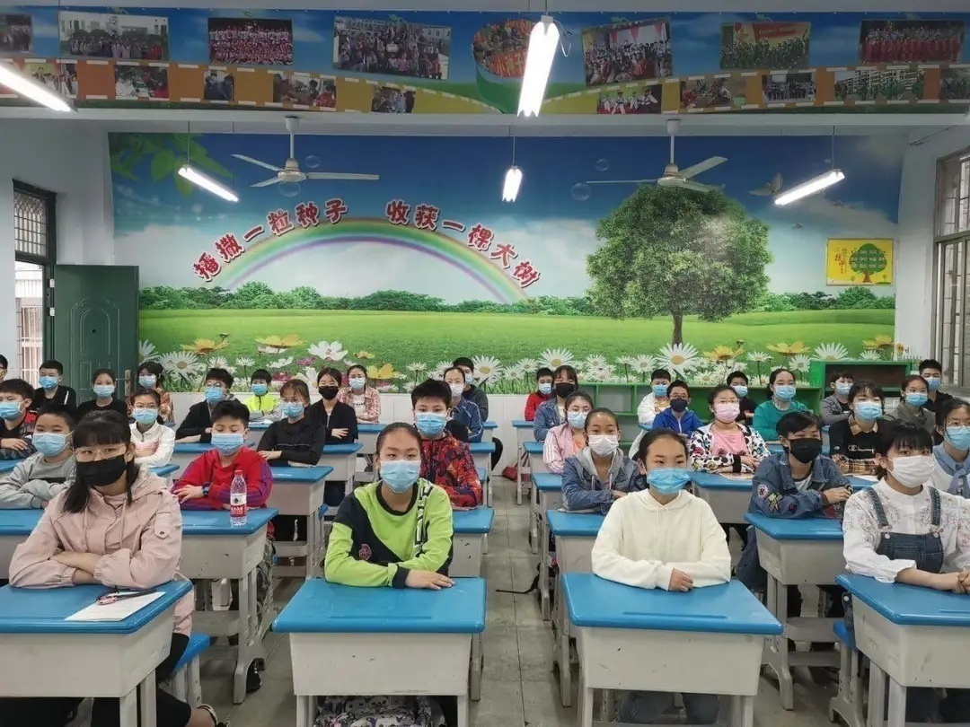 雪峰小学开学第一天的视频,桃源小学开学第一天