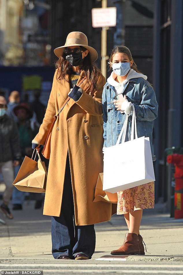 前汤嫂穷人百变穿搭术，一件驼色大衣撑起一个冬天，每次都不同