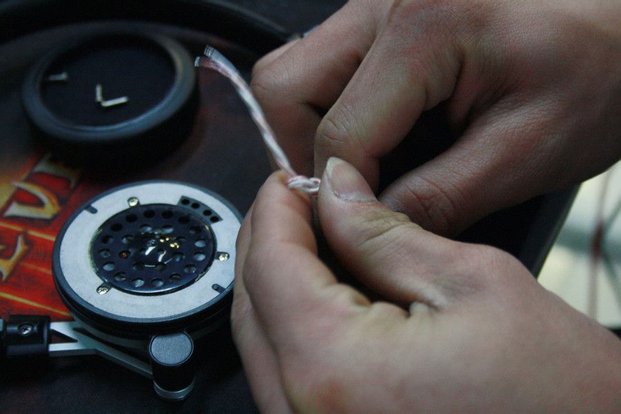 耳机的线怎么重新接,断线怎么接线不伤线