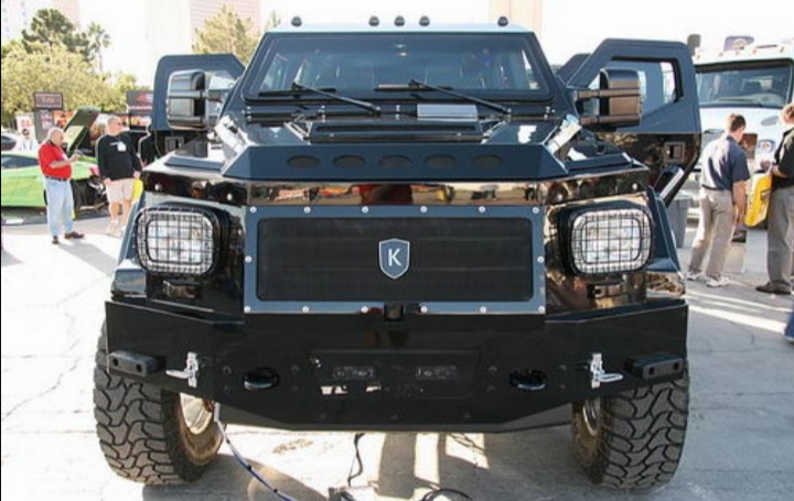 顶级防弹装甲越野车,重型防爆越野装甲车