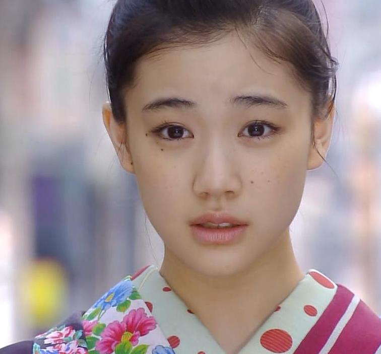 化妆为什么感觉更丑了,化妆显老的三个细节