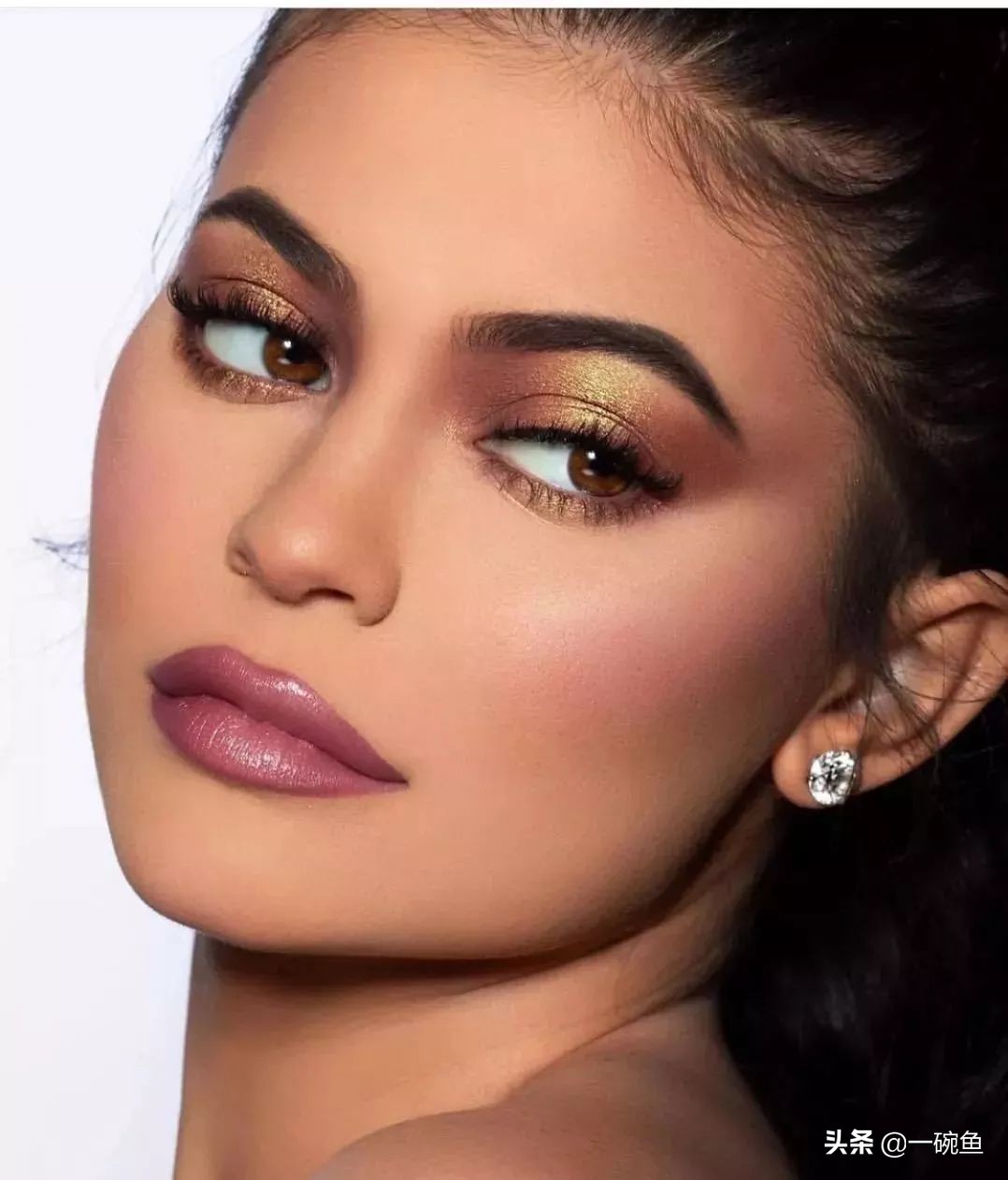 圆脸方脸适合眉型,圆脸方脸女生下颌骨宽适合的眉型