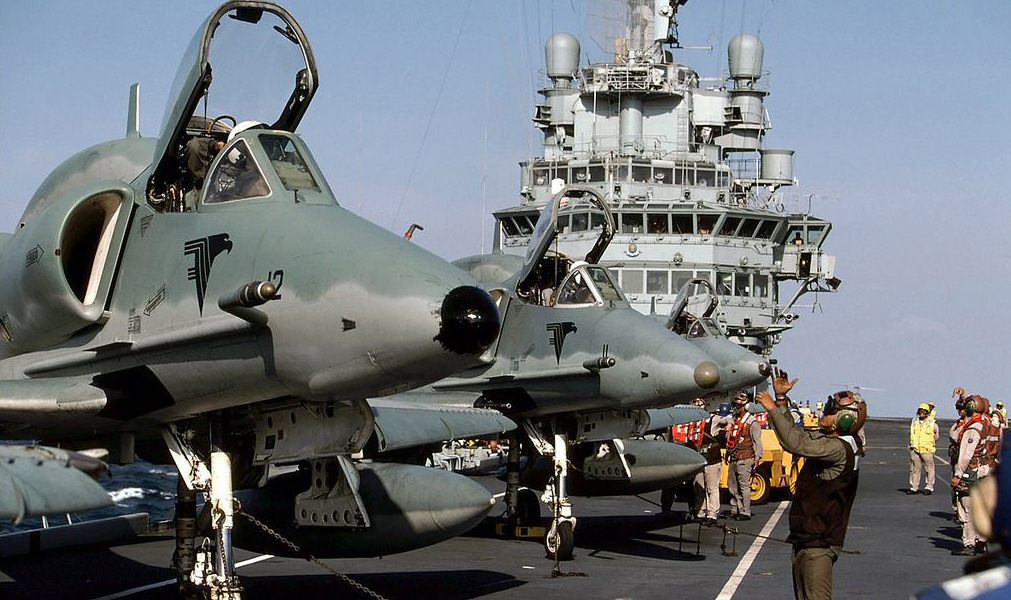 超级核动力航母拆解,航母为什么要拆解而不是放了报废