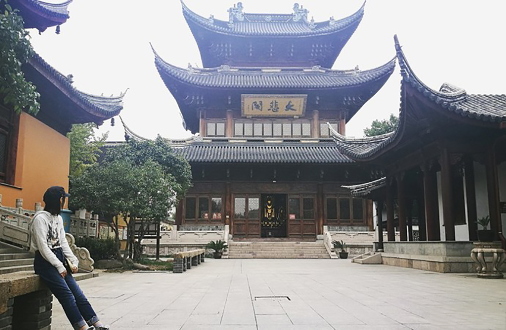 千灯古镇里的卧佛,苏州值得去的古镇