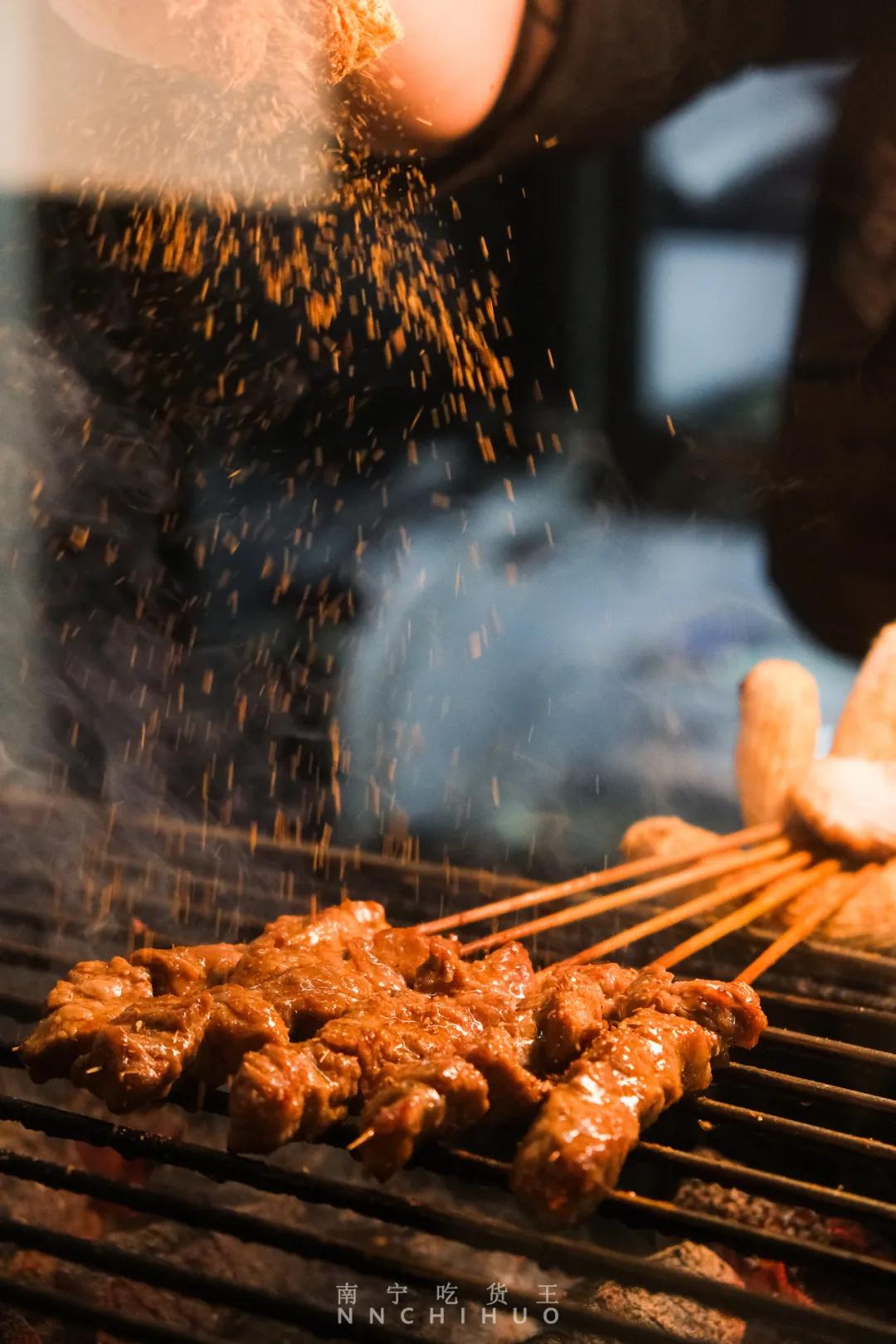南宁夜宵炭火烤肉,南宁烧烤夜宵推荐