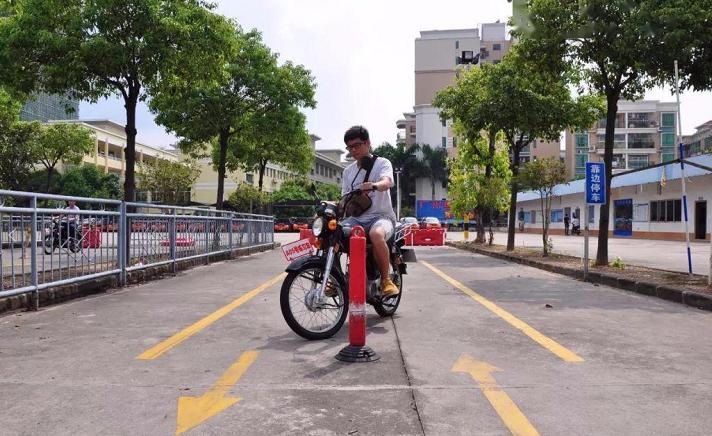 地方规定摩托车不能上高速合法吗,摩托车为啥不建议上高速呢