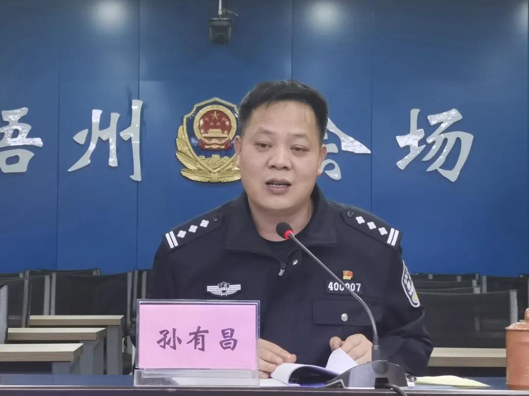 凌晨出动开展夜查行动,警方星夜清查风暴