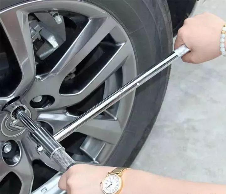 车上带刀违法吗,汽车上带什么防身不违法