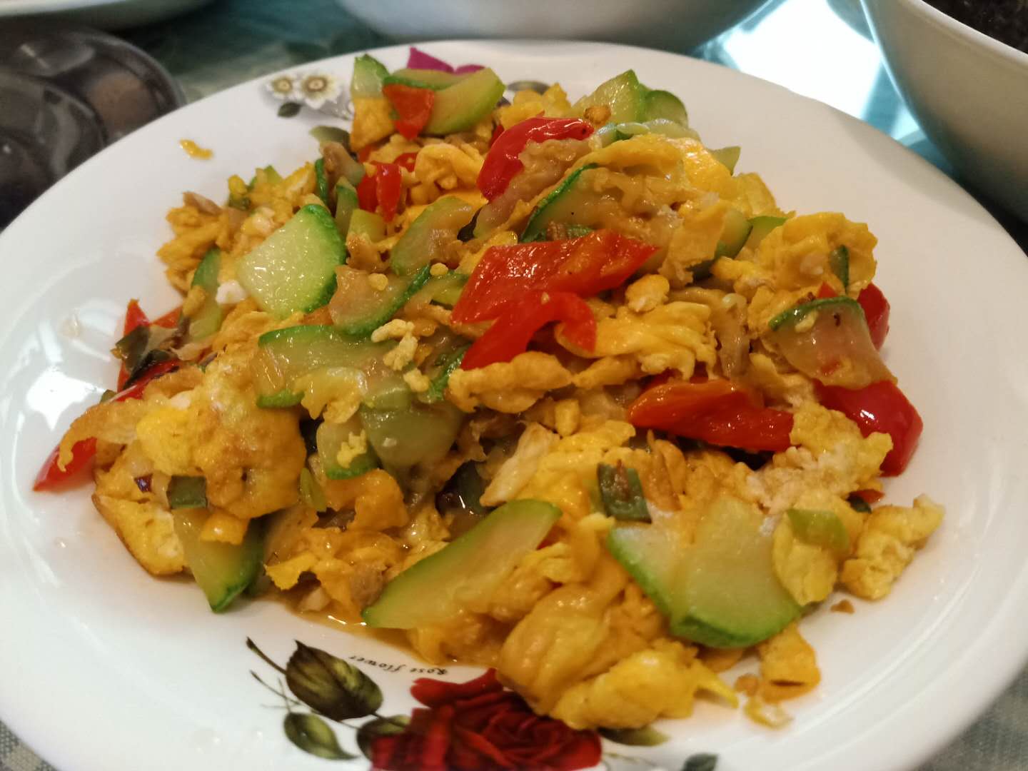 大年初一,去哥嫂家吃团圆饭,这8道硬菜却抵不上“一瓶酒”!