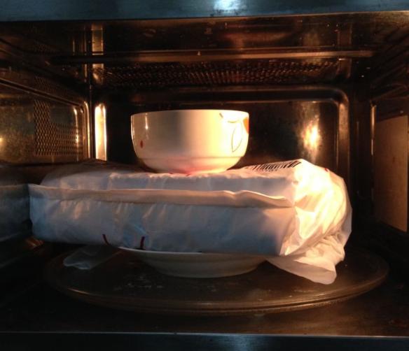 亲戚送的旧衣服该不该丢了,亲戚送的孩子二手衣服可以穿吗