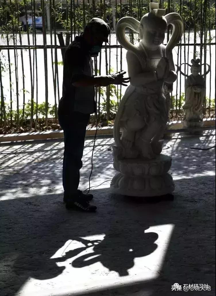 石雕观音佛像雕刻,彩绘汉白玉观音石雕佛像雕刻定制