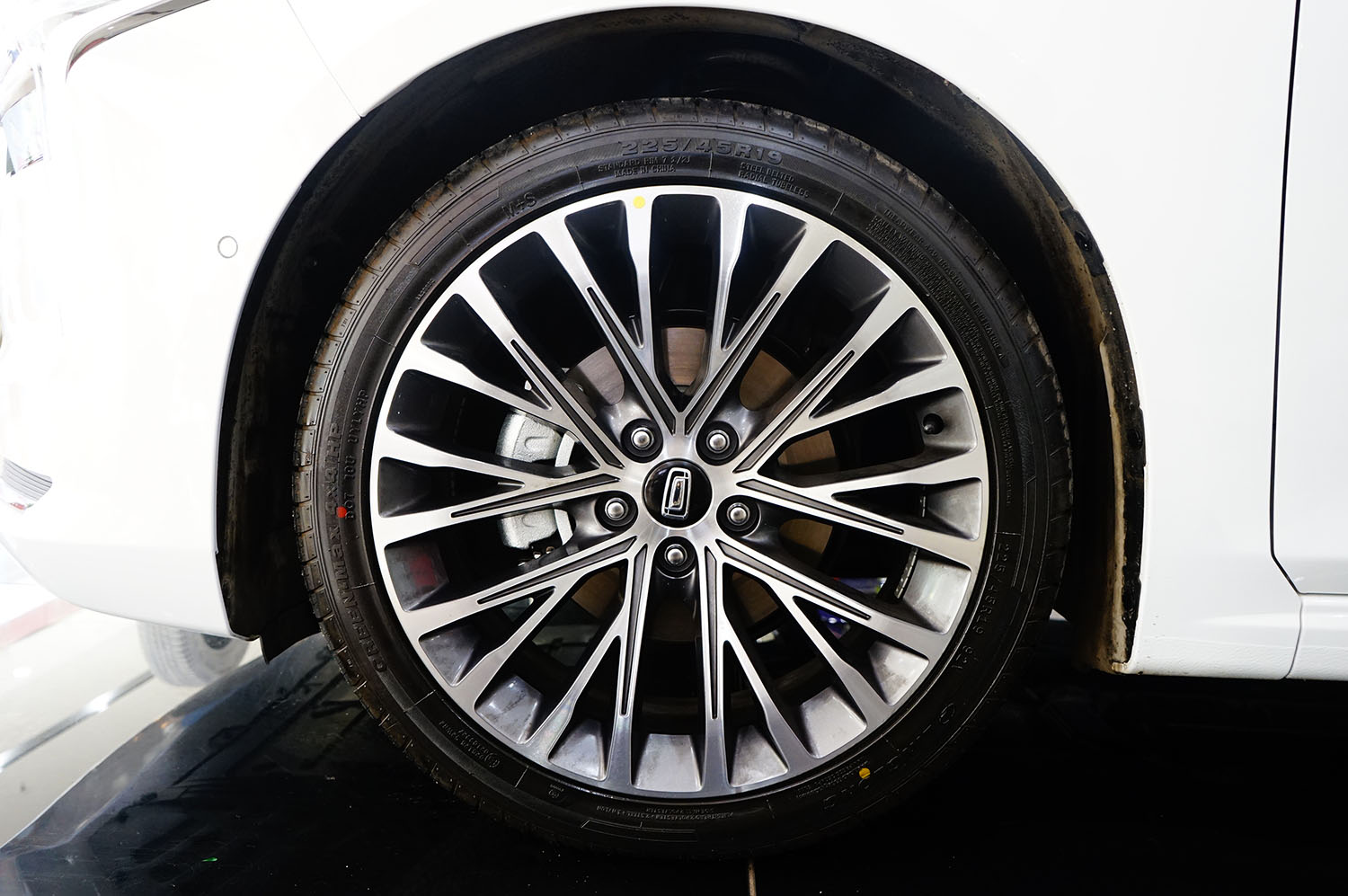 年轻人的第一辆轿跑型汽车奔腾b70,造型不错性能好的车