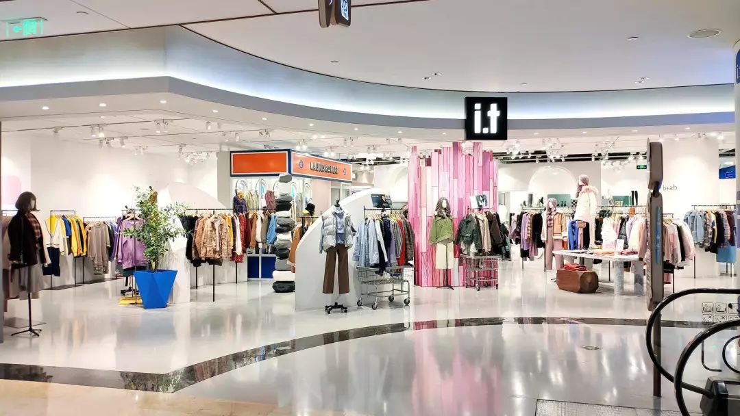 杨颖跟范丞丞同框的照片,杨颖和范丞丞摆pose