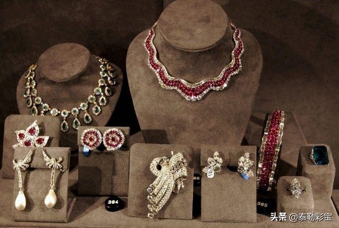 芭芭拉赫顿翡翠珠链,2.14亿翡翠项链