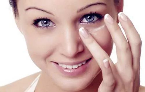 黑眼圈太重怎么消除女生零成本,黑眼圈太重了怎么消除