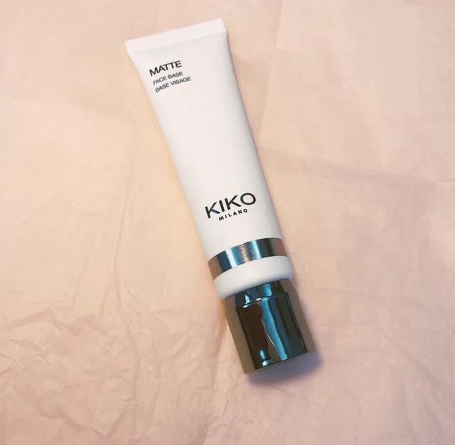 油皮如何不脱妆保持妆容持久,底妆怎么服帖持久油皮好用